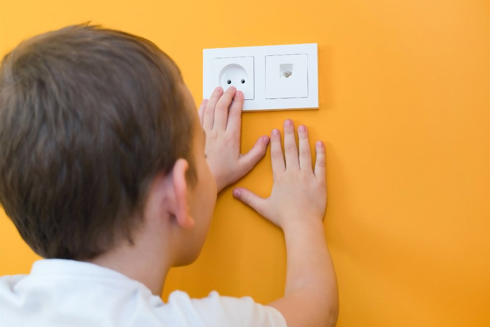 Instalaciones eléctricas seguras para hogares con niños