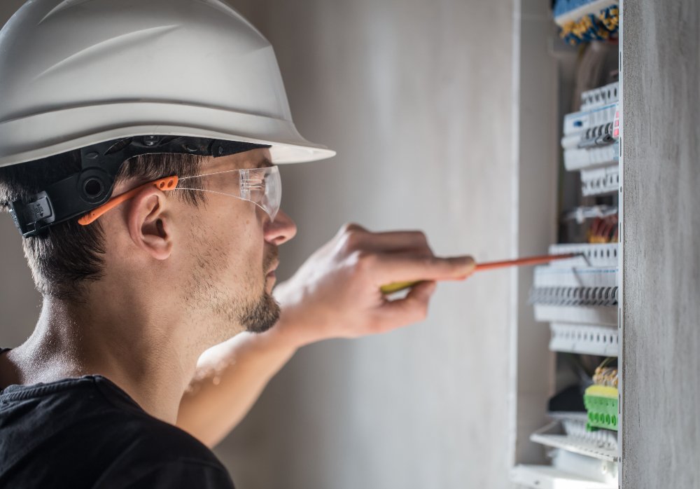 Cómo optimizar el consumo eléctrico en tu empresa con instalaciones eficientes